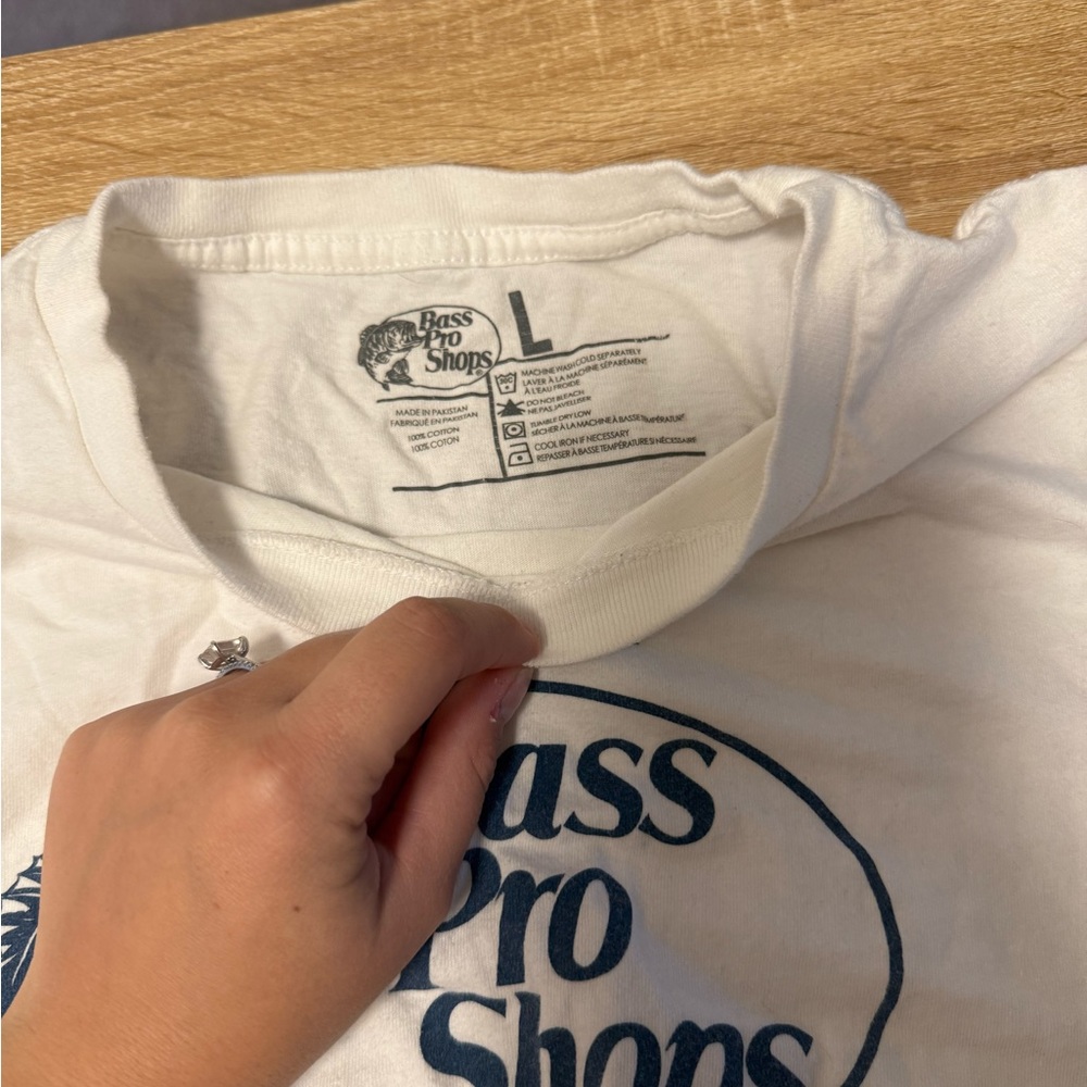 Bass Pro Shops Cream T-Shirt with Blue Logo - Picture 2 of 3